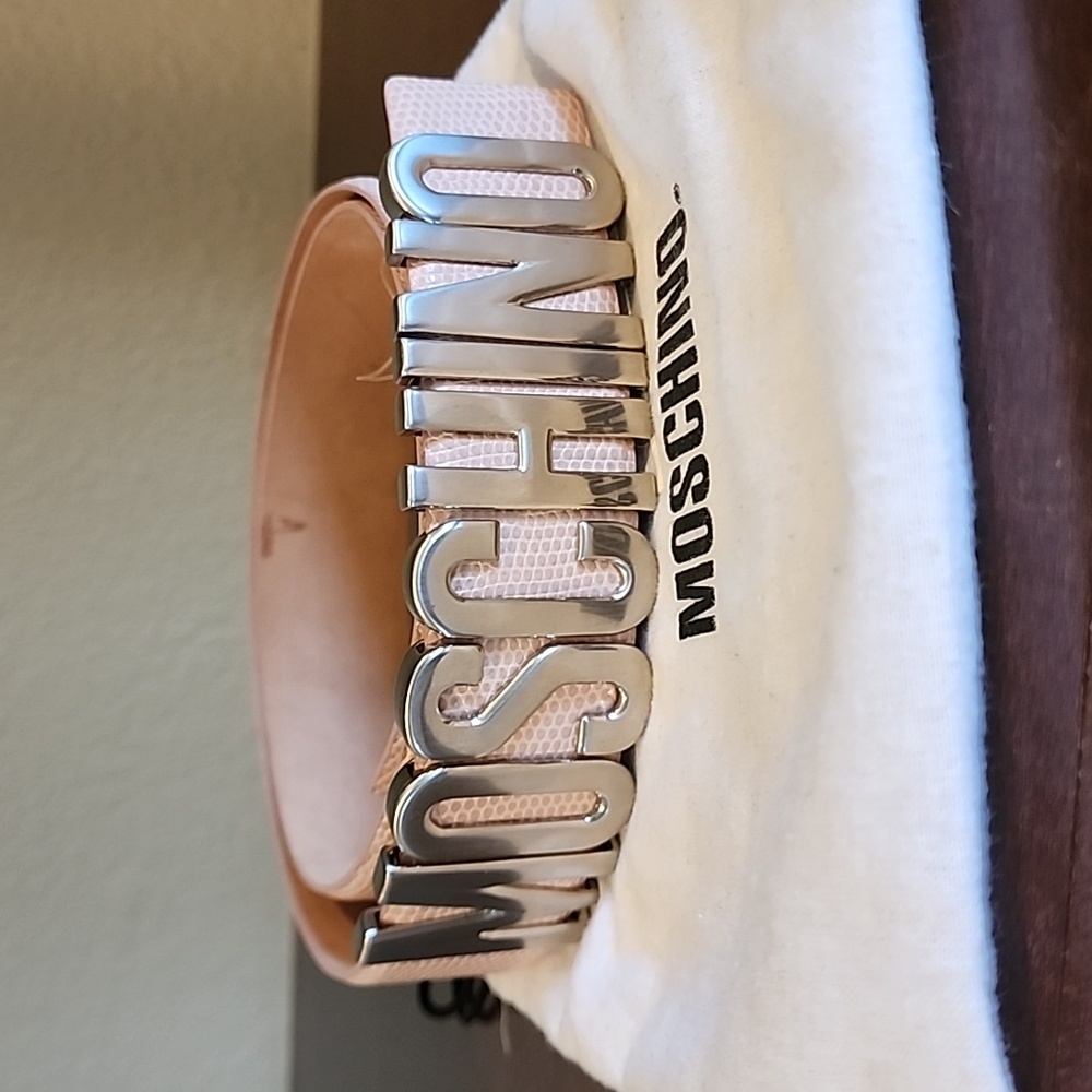 Authentic MOSCHINO pink leather belt. Size 42, brand new with tag and dust bag.
